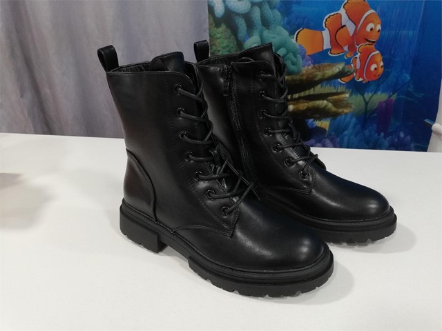 Bota militar negra