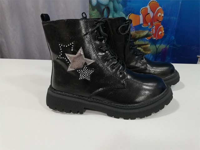 Botas militares con estrellas