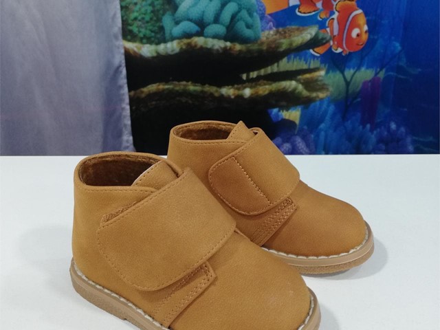 Botines camel de velcro