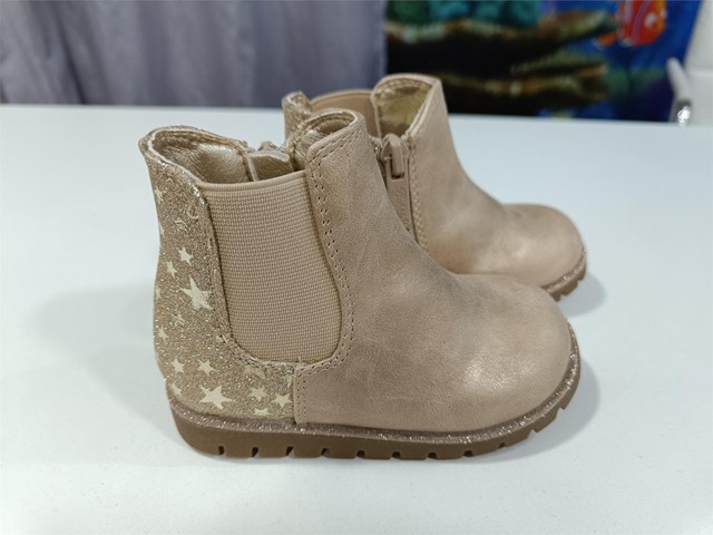 Botines dorados con estrellitas 