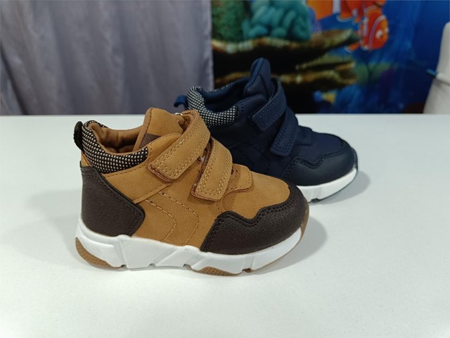 Botines estilo casual para niño