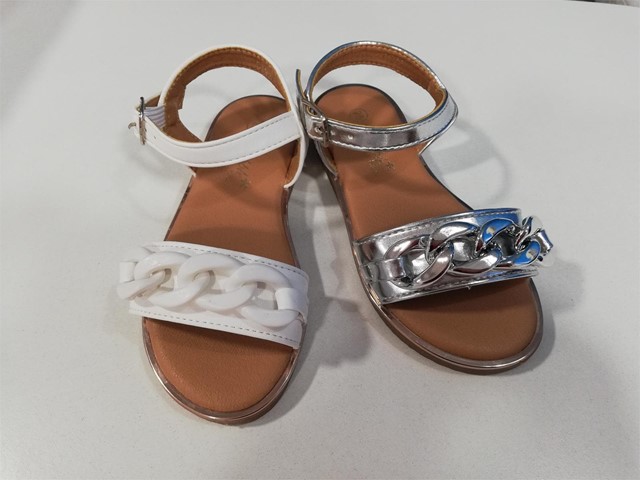 Sandalias con cadena 