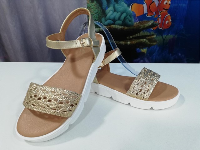 Sandalias doradas